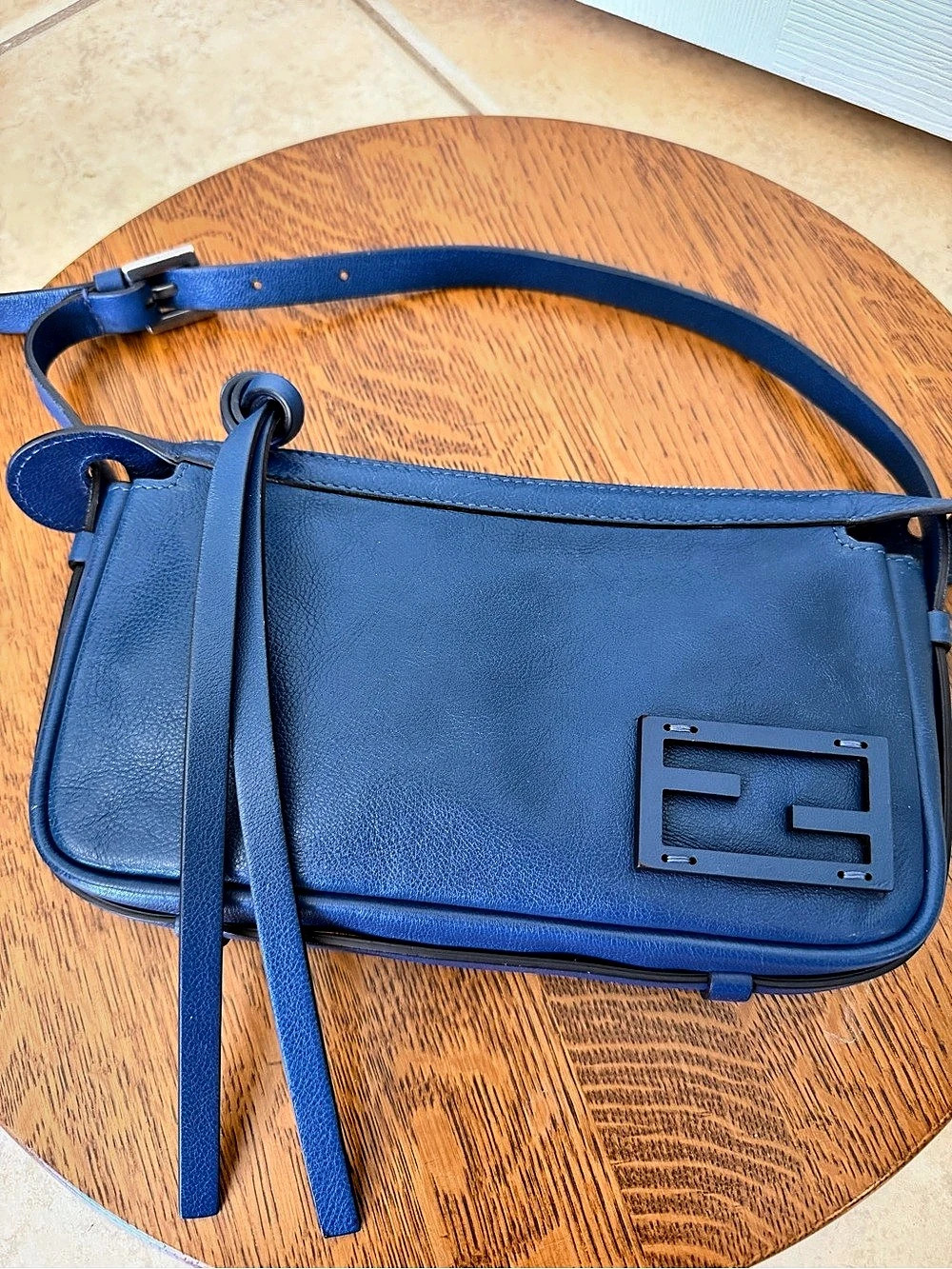 Fendi Simply Leather Shoulder Bag in Blue - Picture 3 of 16